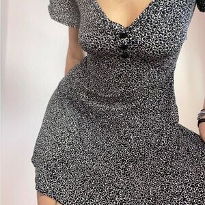 Adorable 50s Black and White Floral Patterned Dress